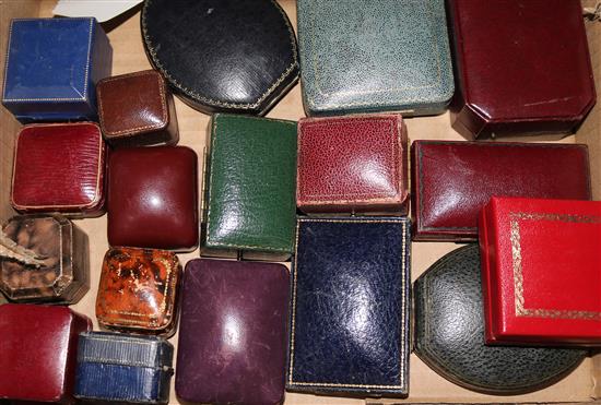 Eighteen assorted jewellery boxes.